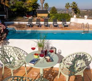 Villa Marco - Terrasse avec cocktail<span><span><span> - Location Suites proche Sitges </span></span></span>